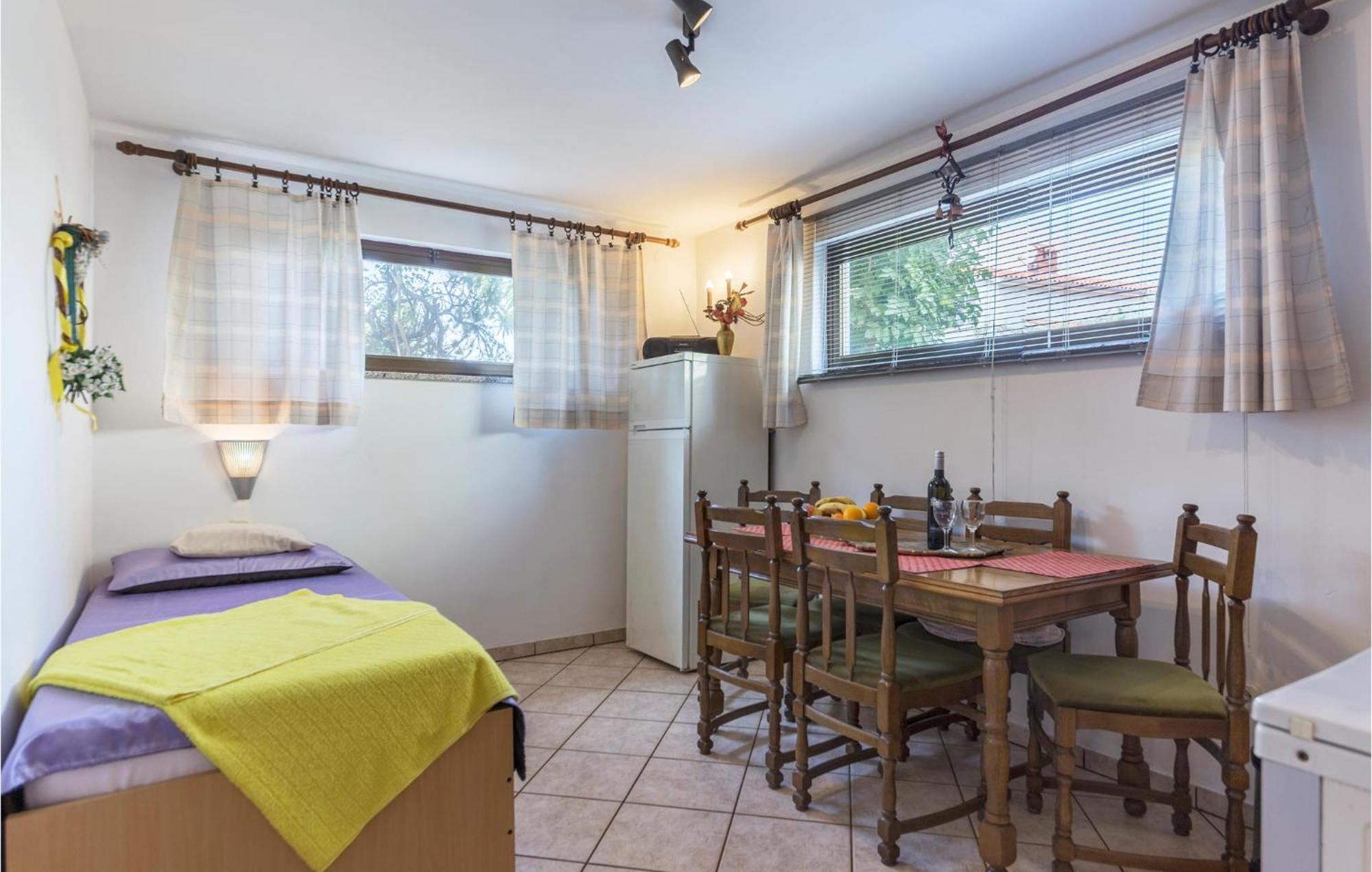 Gorgeous In With Wifi Apartment Pula